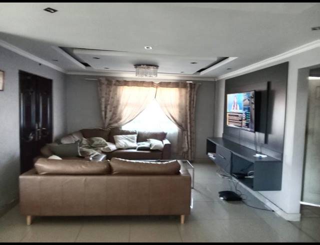 4 BEDROOM HOUSE FOR SALE IN HAMMERSDALE RURAL